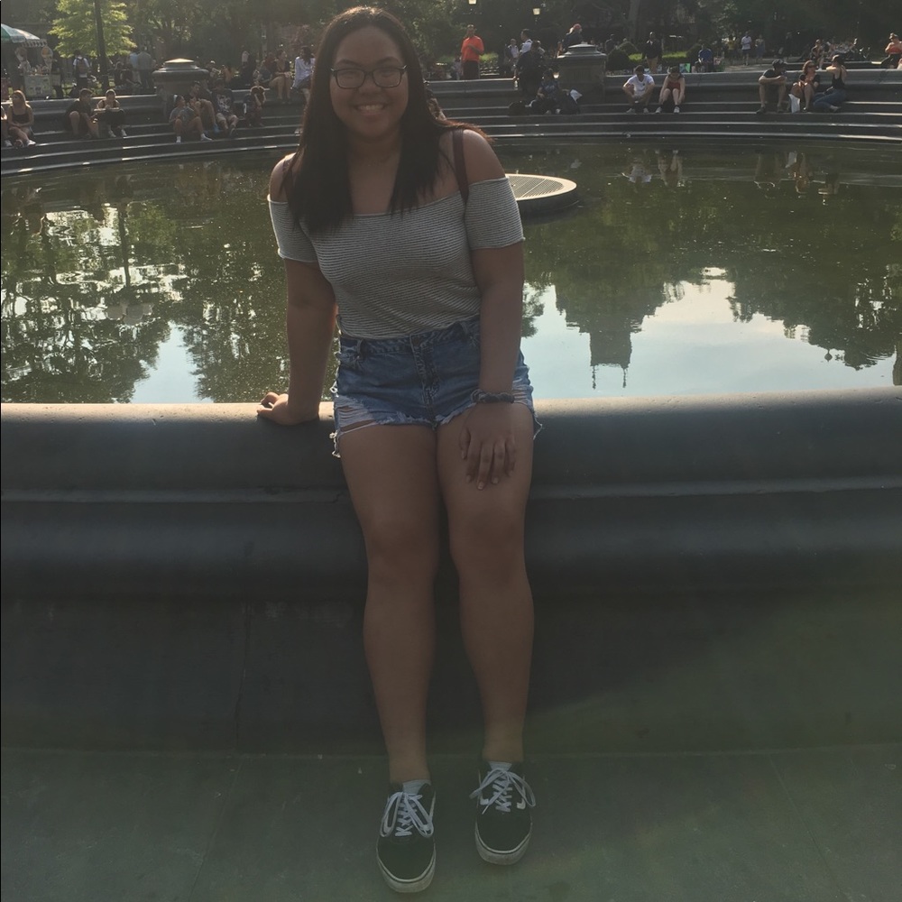 Meet your Posher, Danielle